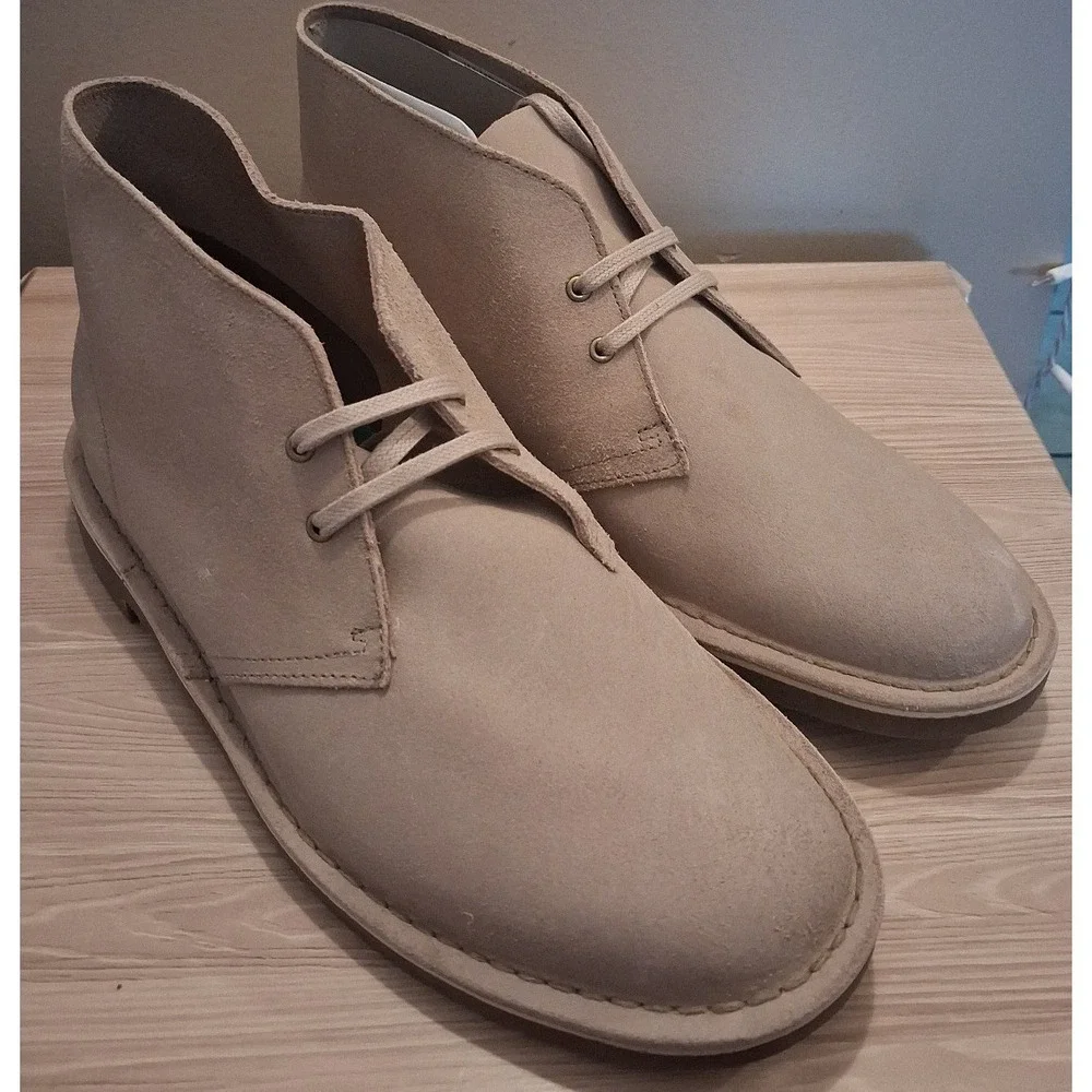 New Mens Clarks Shepton Taupe Nubuck Distressed Casual Chukka Boot Size 10